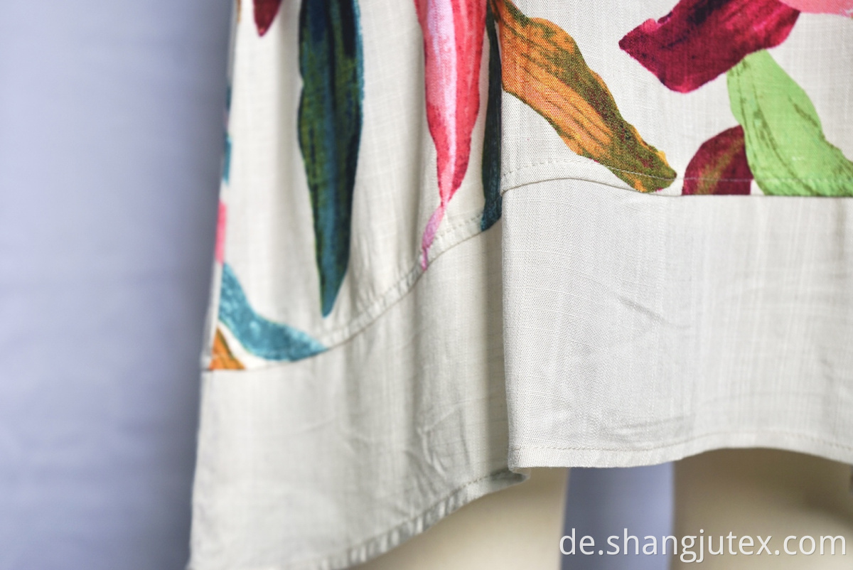 Bodennähte des langen Rocks Bottom stitching of long skirt